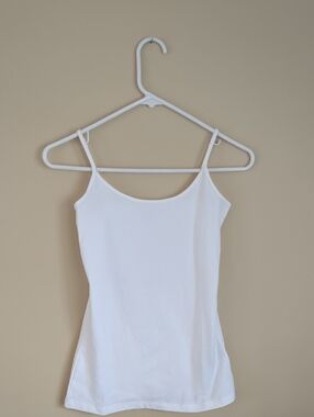 XS Amazon Essentials White Top